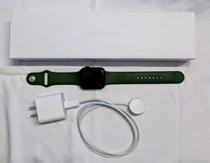 Apple Watch Series 7 45 mm Verde Aluminio Trébol Banda Deportiva GPS Con Cajas - Imagen 1 de 8