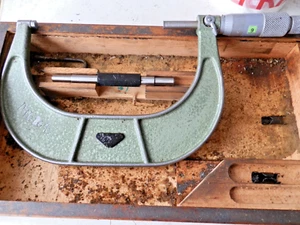 4 in to 5 in external micrometer with setting piece - Picture 1 of 4