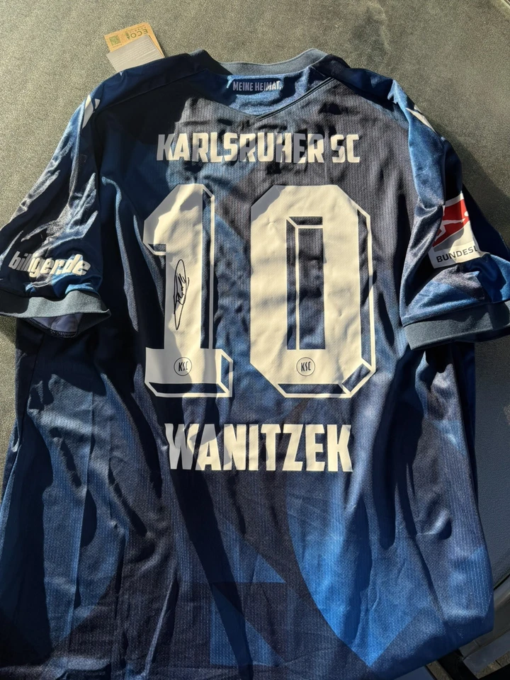 Karlsruher SC Trikot #10 Wanitzek Fußballgott Gr.XXL  Neu und Signiert - Bild 1 von 3