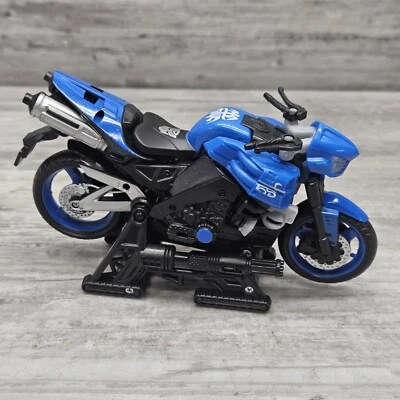 CHROMIA Transformers Revenge of the Fallen Deluxe Class HASBRO Figure No Missile - Image 1 of 4