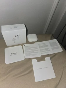 AirPods 4ème génération - Photo 1 sur 3