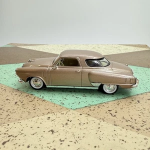 1:43 1950 Studebaker Champion Metallic Brown Road Signature Diecast No Box - Picture 1 of 11