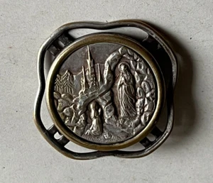 Broche ancienne métal argenté Sainte Vierge 3 cm - Picture 1 of 1