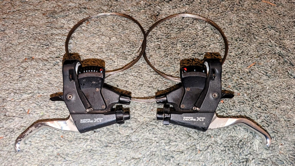 VINTAGE SHIMANO DEORE XT BRAKE LEVER/SHIFTER COMBO ST-M739, 3x8 SPEED V-BRAKE - Image 1 of 1