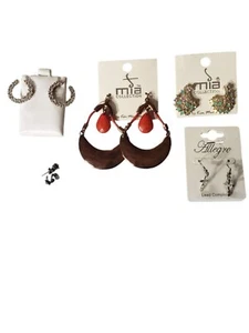 costume jewelry 5 pairs vintage styles mixed brands - Picture 1 of 1