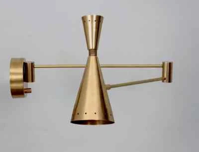 Aplique de pared de latón de mediados de siglo con brazo ajustable lámpara de... - Imagen 1 de 4