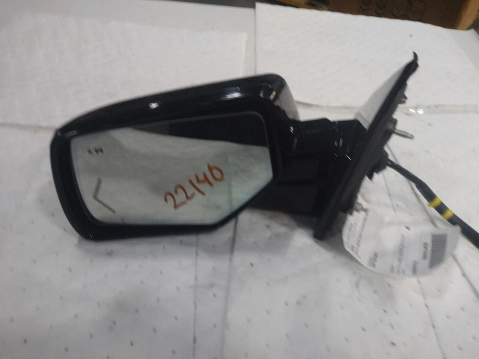 Used Left Door Mirror fits: 2016 Chevrolet Suburban 1500 Power w/turn signal opt - Image 1 of 4