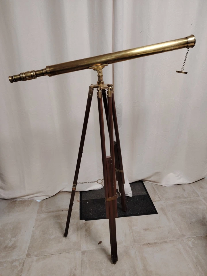 Longue-vue  en laiton de style vintage  avec support trépied en bois - Photo 1/1