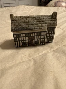 Casa miniatura de porcelana de colección Whimsey on Why The Stag Hotel WADE INGLATERRA #15 - Imagen 1 de 7