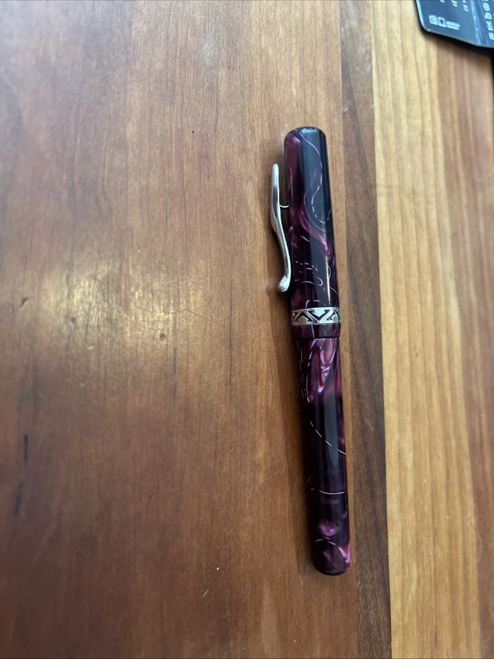 Pluma Estilográfica Visconti Kaleido Púrpura Foto 1 de 4