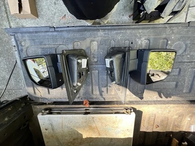 Fabricante de equipamento original | 2015 -- 2020 Ford F-150 espelho lateral sem luz de seta (esquerda/motorista) - Imagem 1 de 4