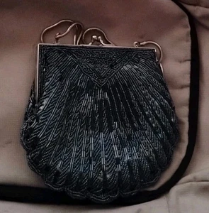  Abendtasche mit Perlen und Metallriemen, Kiss-Lock-Verschluss - Bild 1 von 2