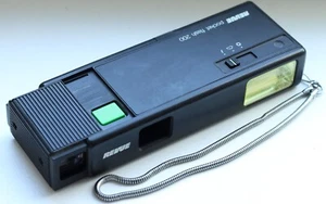 Vintage Camera REVUE Minimatic Pocket Flash 200 Photography Camera - Picture 1 of 6