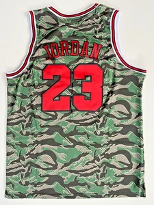 Michael Jordan #23 Chicago Bulls Jersey Men Size M Medium Free ShipReturn - Picture 1 of 2
