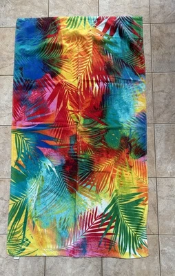 Toalla de playa de algodón con estampado de palmeras roja, naranja, azul Foto 1 de 2