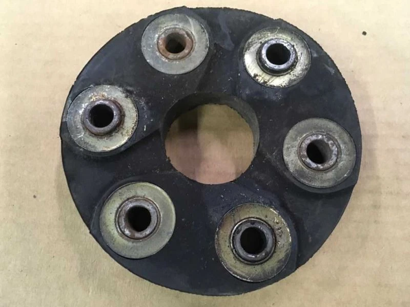 REAR DRIVE SHAFT RUBBER DISC FITS 86 87 88 89 90 91 MERCEDES BENZ 420SEL - Image 1 of 4