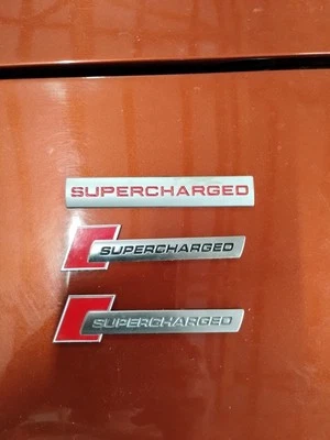 Juego de 2 guardabarros laterales emblema 3D emblema Audi plata supercargado A4 A5 A6 A8 Foto 1 de 4
