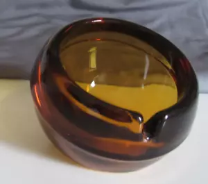 Posacenere tondo sfera marrone ambra vetro vichingo vintage 1 fessura 3,25 " X4" - Foto 1 di 6