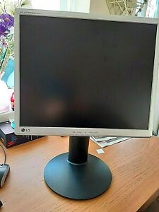 "LG FLATRON" L1942PE 19" Flat Screen Monitor LCD/All Cables/Keyboard and Mouse.