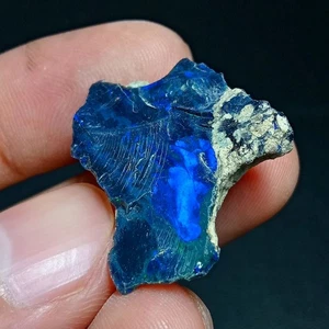 15,90ct Äthiopischer Räucherschwarzopal grob - Deep Blue Multi Fire Opal grob - Bild 1 von 6