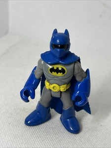 Imaginext DC Super Friends Batmobile Driver Batman Actionfigur Fisher-Price - Bild 1 von 4