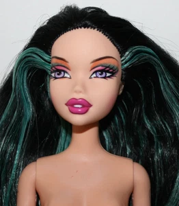 Mattel My Scene Barbie Doll ROLLER GIRL NOLEE Blue Streaked Hair Pierced Ears - Picture 1 of 17