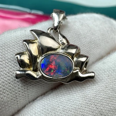 Colgante de plata de ley 925 de la Ópera de Sydney con doblete de ópalo australiano Foto 1 de 4