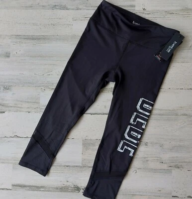 BeBe Sport Mujer Talla Pequeña Logo Atlético Capri Leggings 4 Vías Elastizados Precio de venta sugerido por el fabricante 69 USD Foto 1 de 4