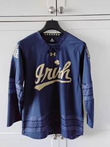 NOTRE DAME FIGHTING IRISH HOCKEY JERSEY - BNWT - L - PEACE TOUR BELFAST - Picture 1 of 8