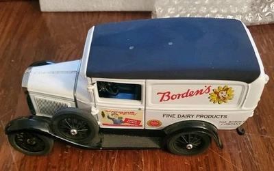 Vintage Die-Cast Bordens Milk Truck Danbury Mint 1:24 - Image 1 of 4