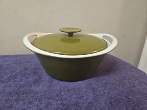 Grün emaillierte Gusseisen Kasserolle Michael Lax Design um 1970.  2 Qt  - Bild 1 von 6