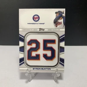 2022 Topps Series 1 Commemorative Jersey Number Medallion Byron Buxton #JNM-BBU - Picture 1 of 2