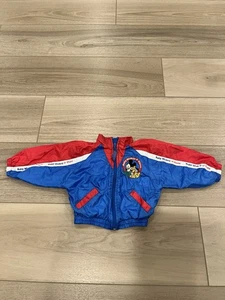 Chaqueta cortavientos de colección RARA Disney Baby Mickey Mouse personajes poderosos 18 meses - Imagen 1 de 8