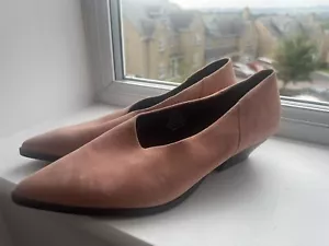 NUEVO H&M Zapato de Tacón de Gatito Sin Cordones Cuero Gatito Gatito de Calidad Premium Talla 6/39 - Imagen 1 de 6