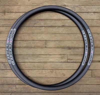 Nuevas 2x Llantas Velocity Aileron 700c Negras - 32 Agujeros - EE. UU. Foto 1 de 3