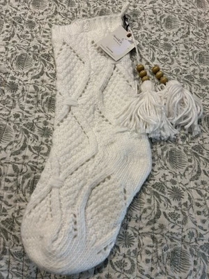 Medias de Navidad tejidas con magnolia blanco con cuentas borla objetivo Foto 1 de 3