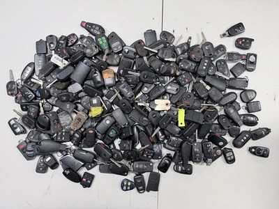 LARGE LOT OF KEY FOBS OEM AND AFTERMARKET LOT UNTESTED LARGE BOX FILLED 1826 - Image 1 of 4