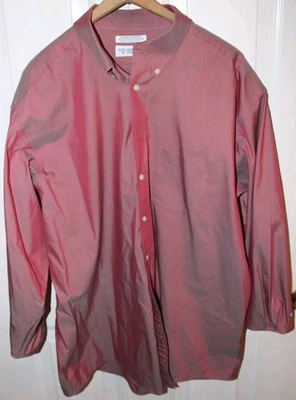 Roundtree & Yorke Long Sleeve Button Down Men's Size 17.5 Sleeve 34/35 Pink - Image 1 of 4