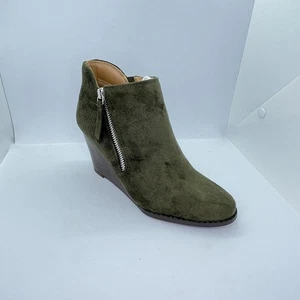 New Directions olivgrüne Sarita Damen-Stiefeletten mit Keilabsatz Größe 7M veganes Wildleder Herbst - Bild 1 von 10