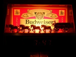 Vintage Budweiser Picturesque 3D Bar Clock-Topper • Champion Clydesdales • NICE! - Foto 1 di 12