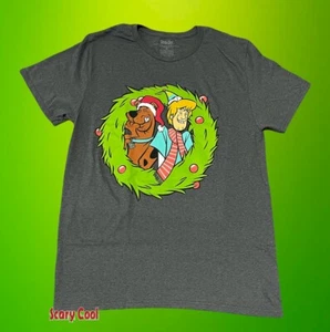 New Scooby Doo Christmas Santa Wreath Shaggy Mystery Wagon Mens T-Shirt - Picture 1 of 2