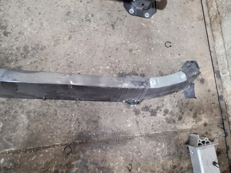 (SOLO RECOGIDA LOCAL) Refuerzo de parachoques delantero compatible con Volvo S60 2061736 19-24 Foto 1 de 4