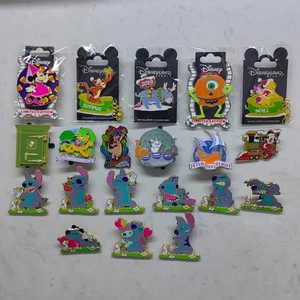 Disney exchange badges come in groups of 20 pins - Picture 1 of 3
