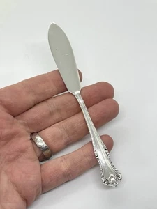 Viktorianischer Butterstreuer aus massivem Sterlingsilber - Griffdetail mit Federrand - Bild 1 von 10