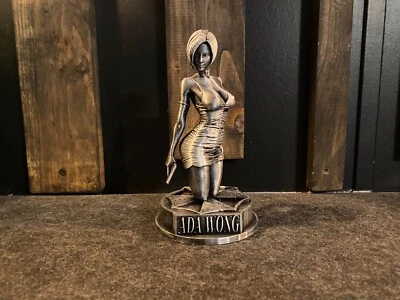Estatua de plata Resident Evil Ada Wong de 6 pulgadas de alto Foto 1 de 4