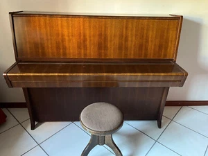 Pianoforte verticale Petrof - Foto 1 di 5