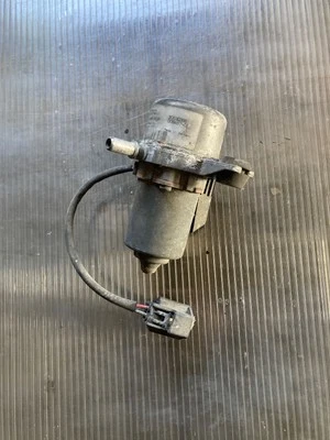 Breaking Volvo XC90 2004 vacuum pump 30630398  - Image 1 of 4