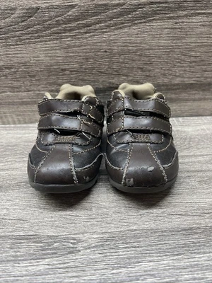 Smart Fit 男孩休闲运动鞋 5.5 码 — 第 1/4 张图片