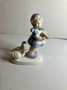 Lladro girl w geese figurine 5"x3.5 Porcelain - Picture 1 of 9