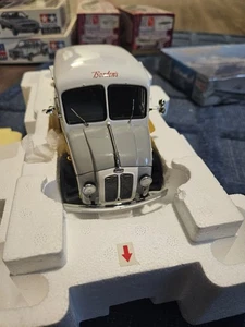 Danbury Mint 1950 Borden's Milk Truck -- Never Displayed - Picture 1 of 5